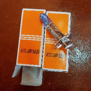  H1 halogen automotive light bulb